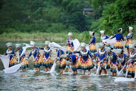 <經(jīng)典貴州>貴州雙高5日游黃果樹瀑布、西江千戶苗寨、荔波小七孔、 丹寨萬達(dá)小鎮(zhèn)、贈送青巖古鎮(zhèn)